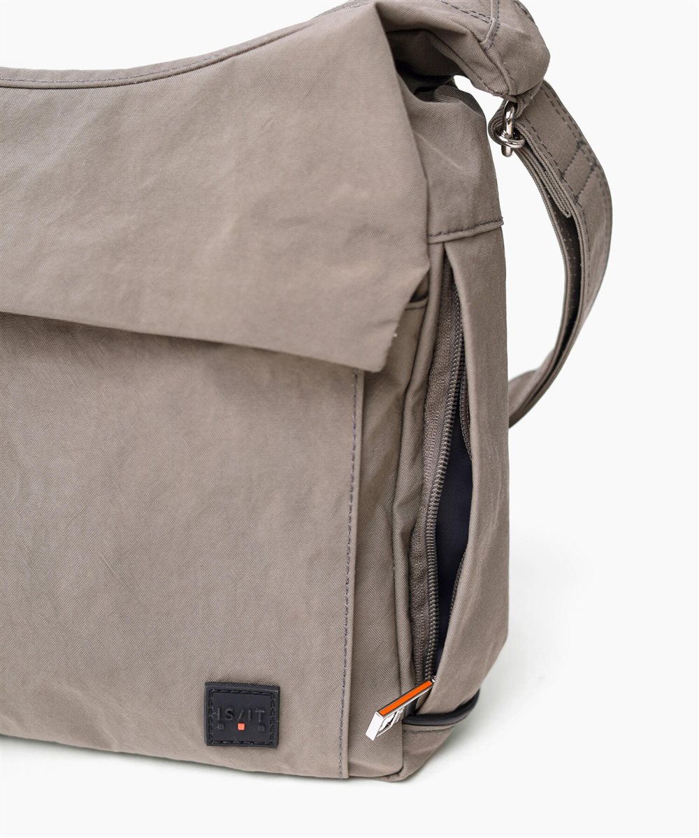 イズイット ケルプ ショルダーバッグ A4