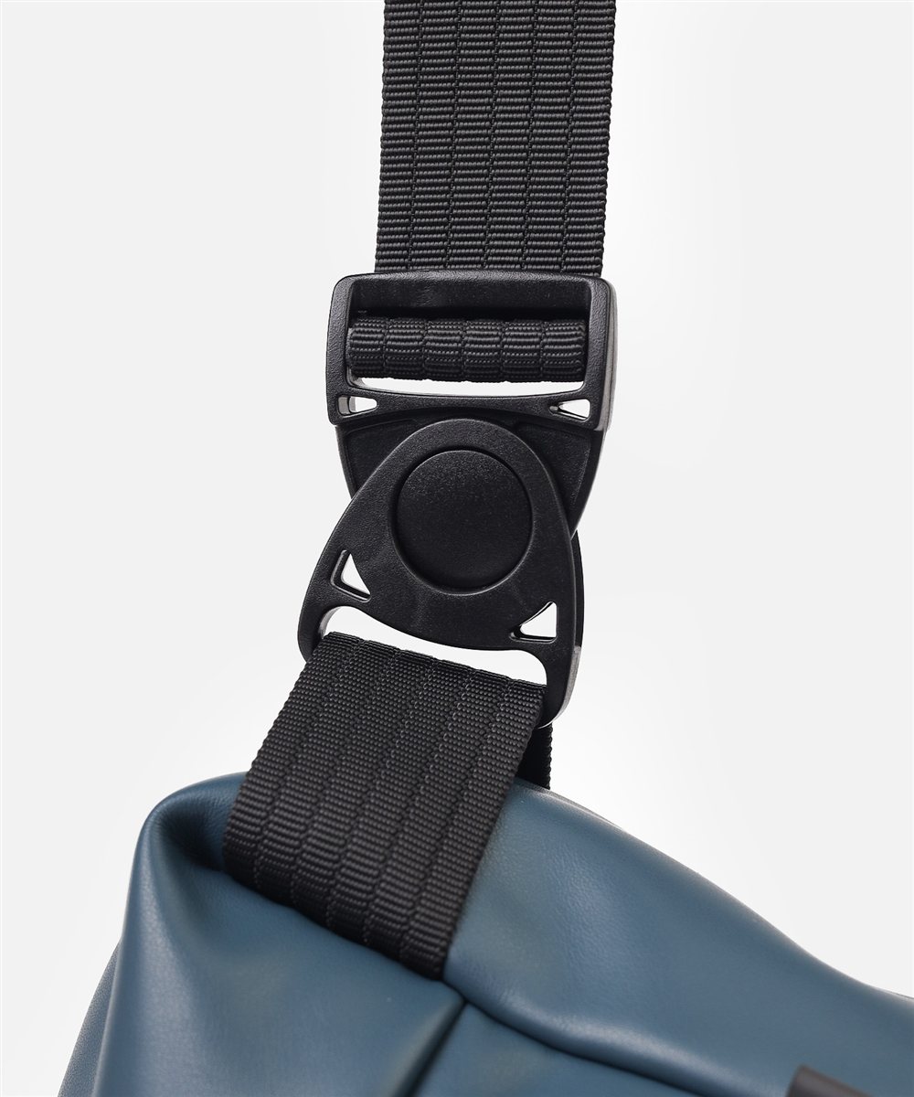 イズイット スカイ ショルダーバッグ 2WAY B5