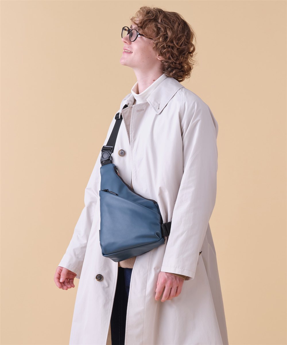 イズイット スカイ ワンショルダーバッグ