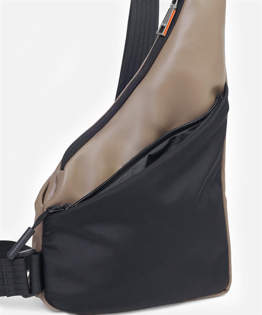 イズイット スカイ ワンショルダーバッグ