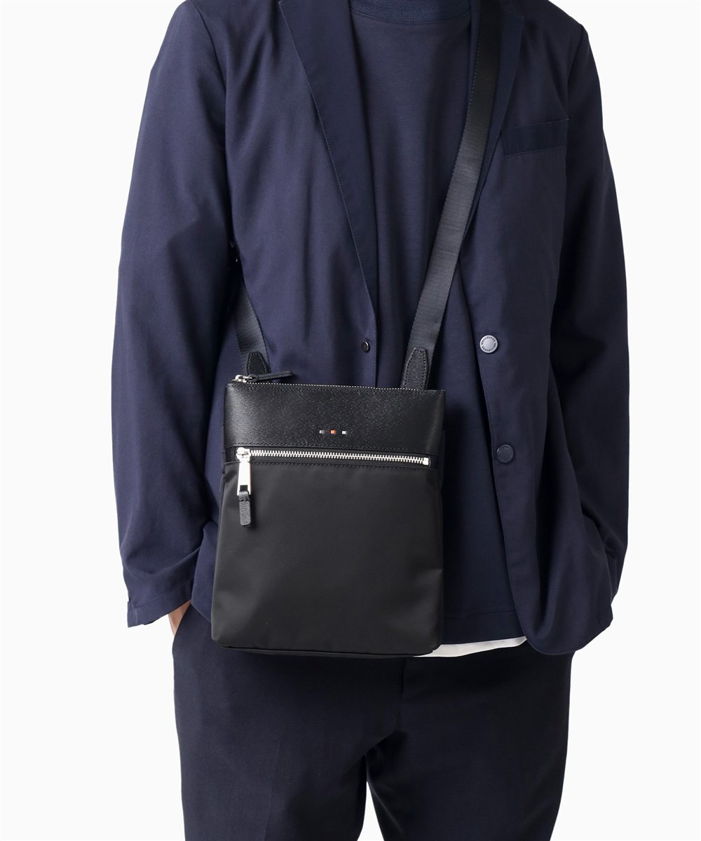 イズイット  アンプル ミニショルダーバッグ