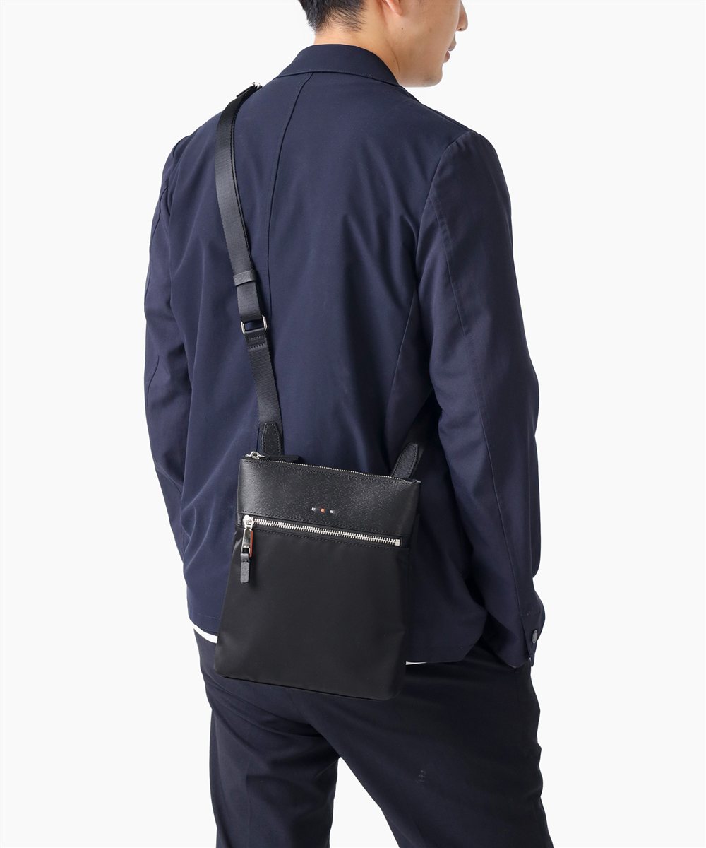 イズイット  アンプル ミニショルダーバッグ