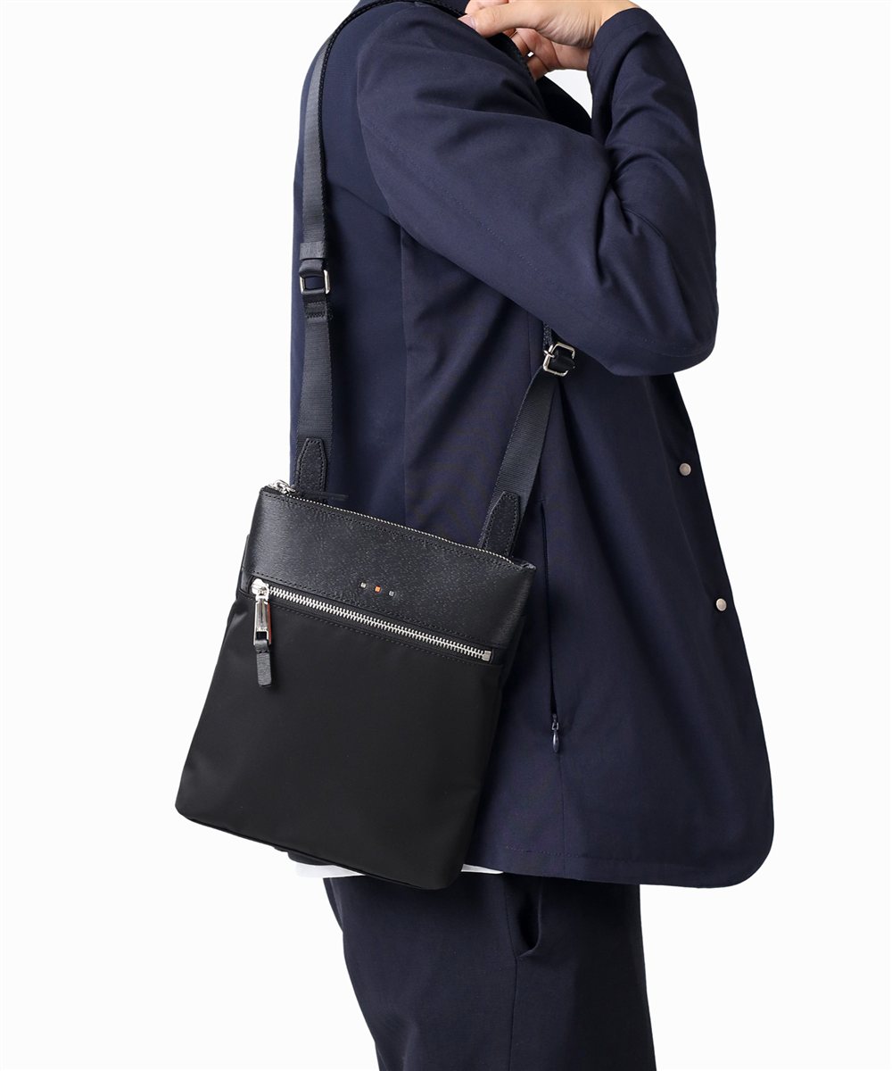 イズイット  アンプル ミニショルダーバッグ