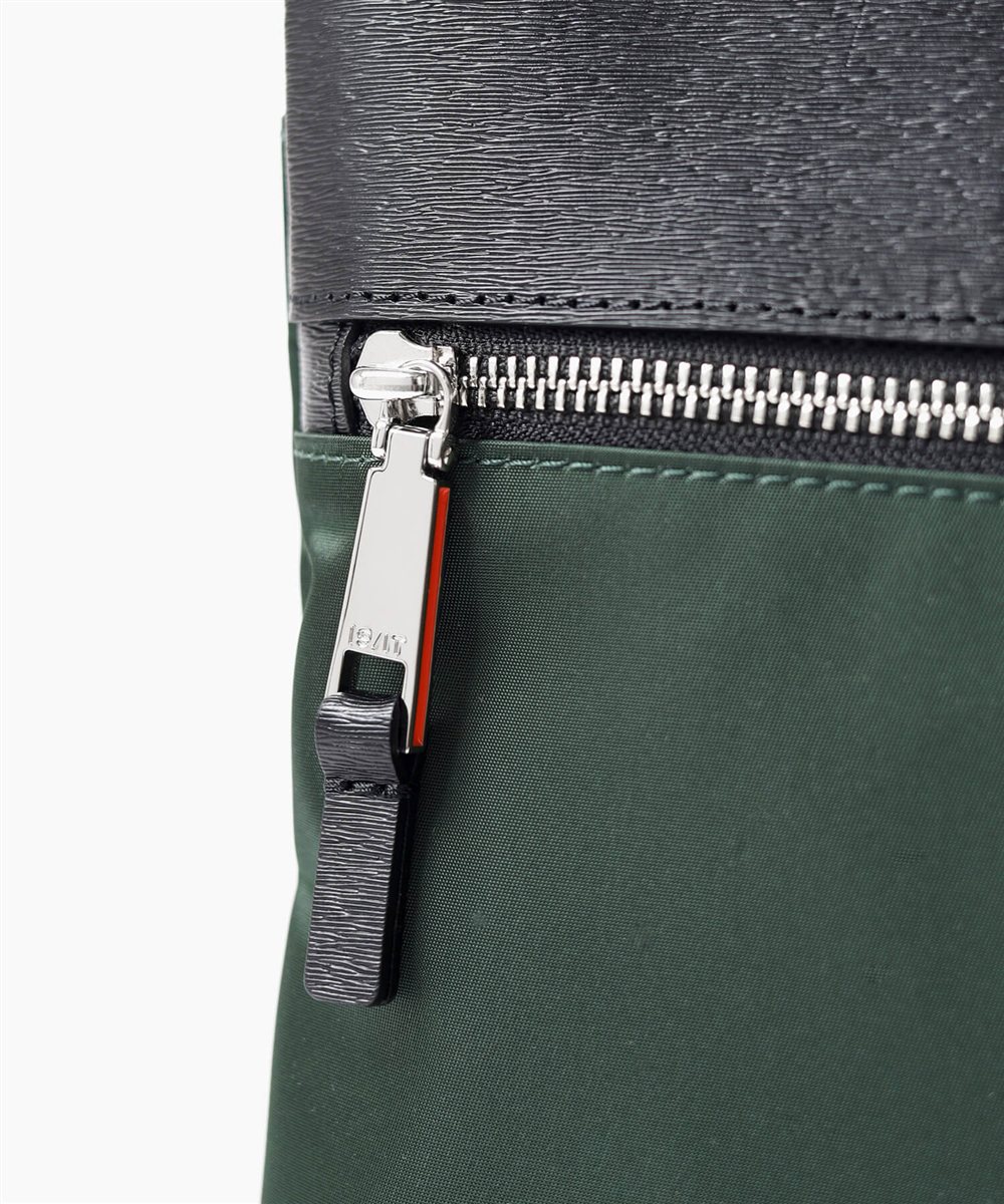 イズイット  アンプル ミニショルダーバッグ