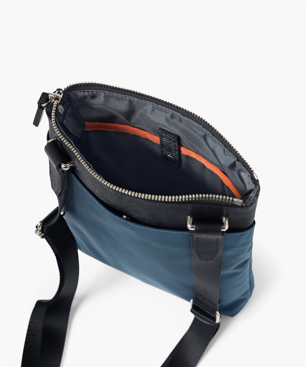 イズイット  アンプル ミニショルダーバッグ