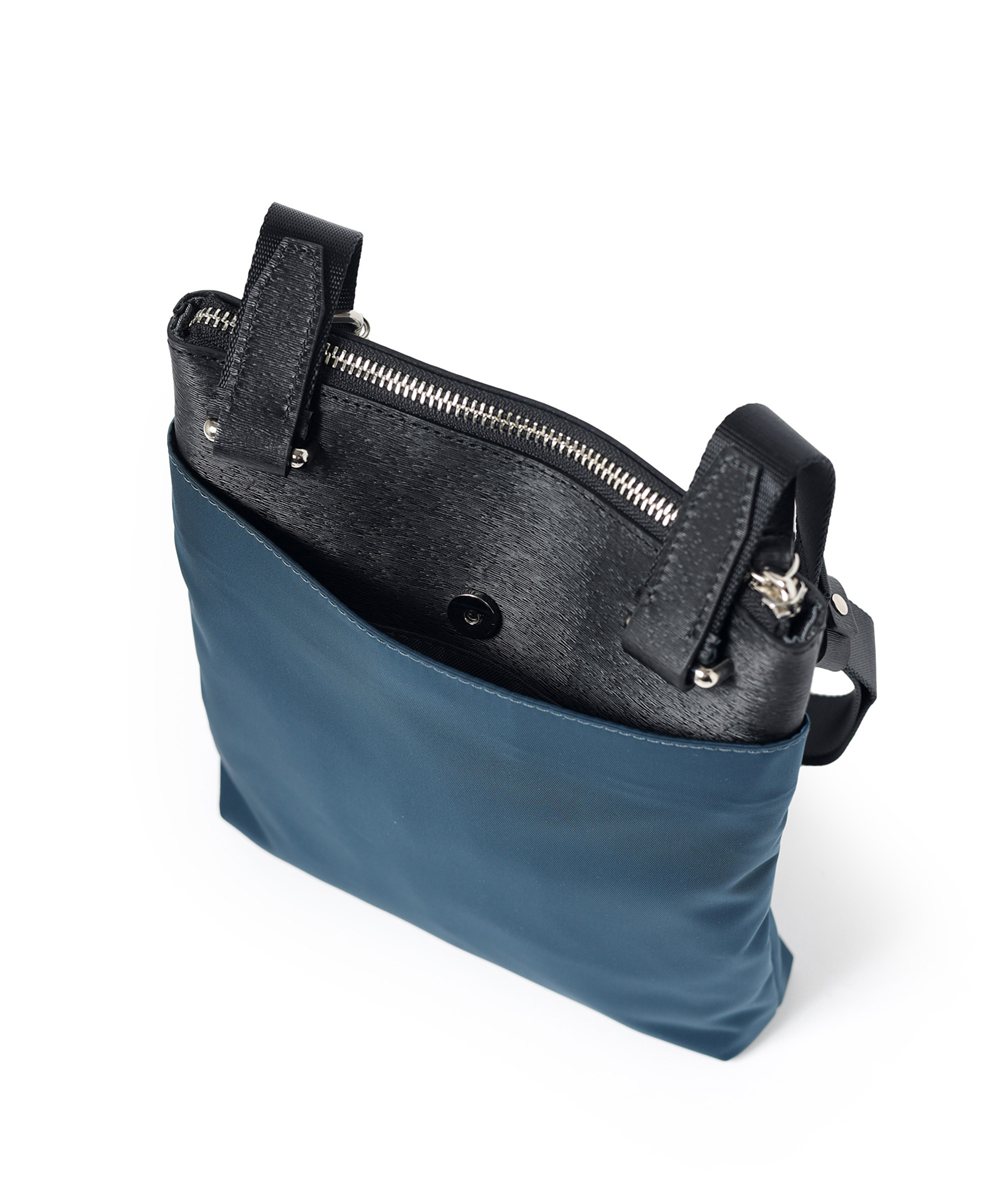 イズイット  アンプル ミニショルダーバッグ