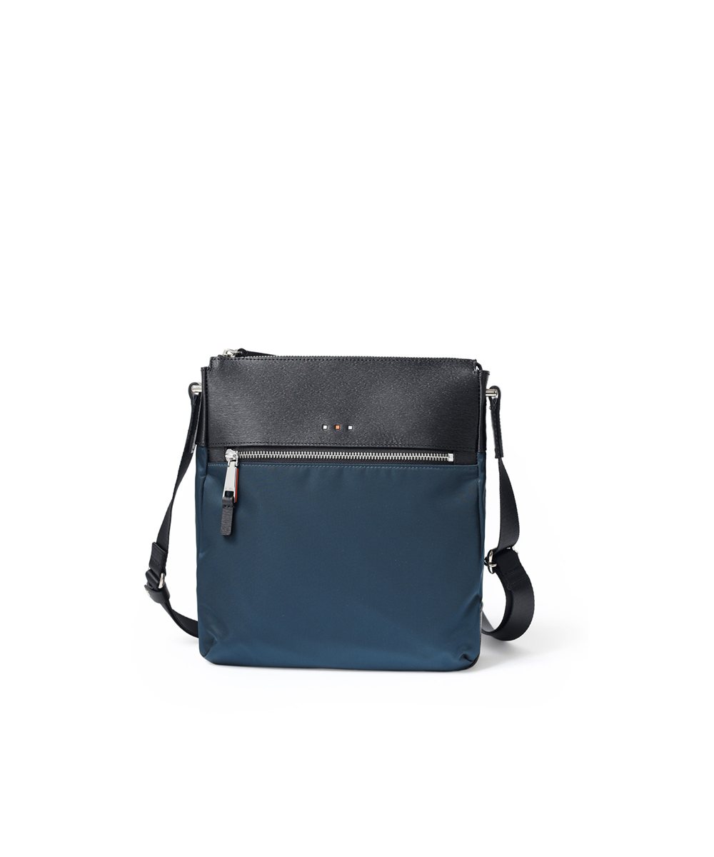 イズイット  アンプル ショルダーバッグ B5