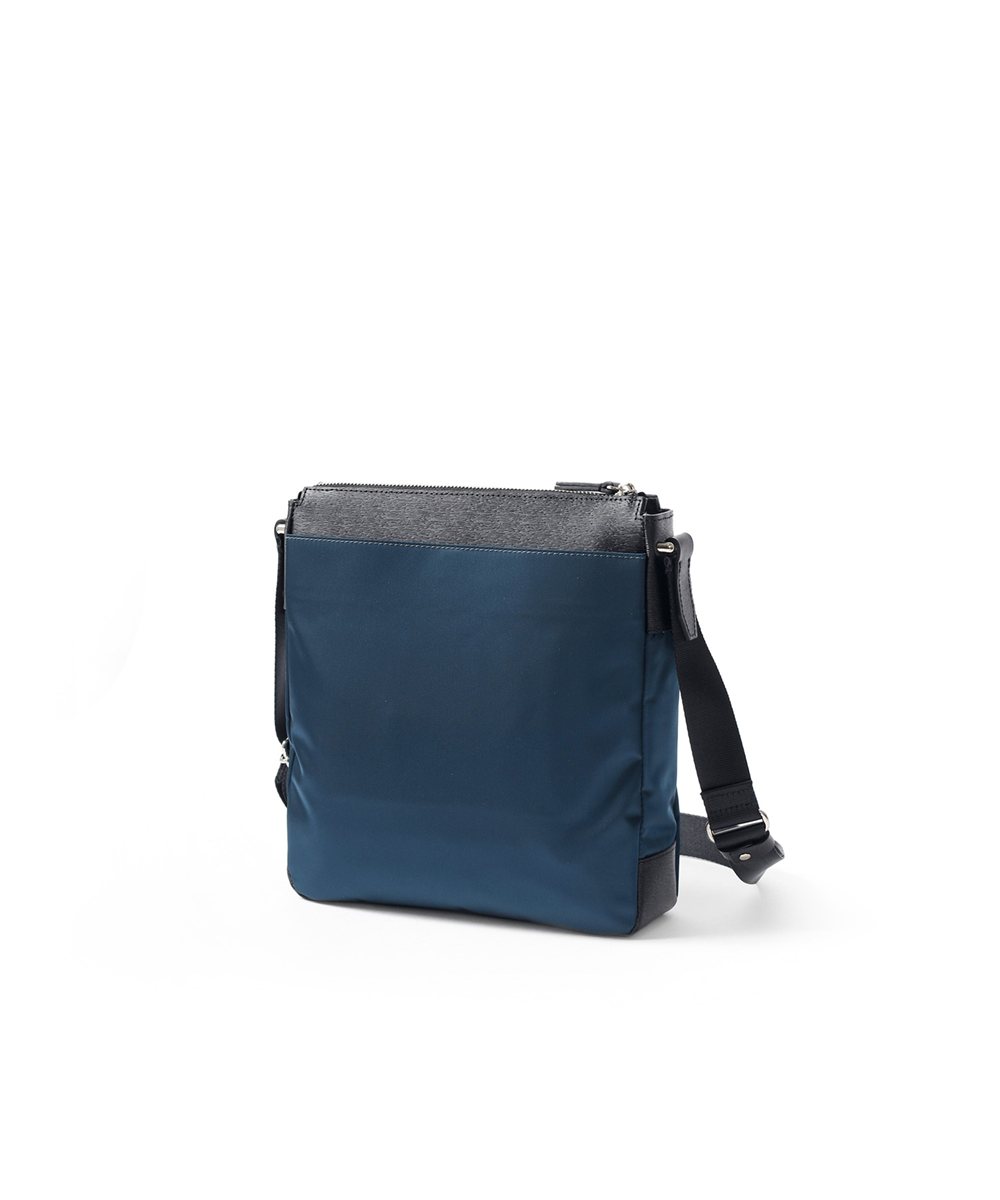 イズイット  アンプル ショルダーバッグ B5