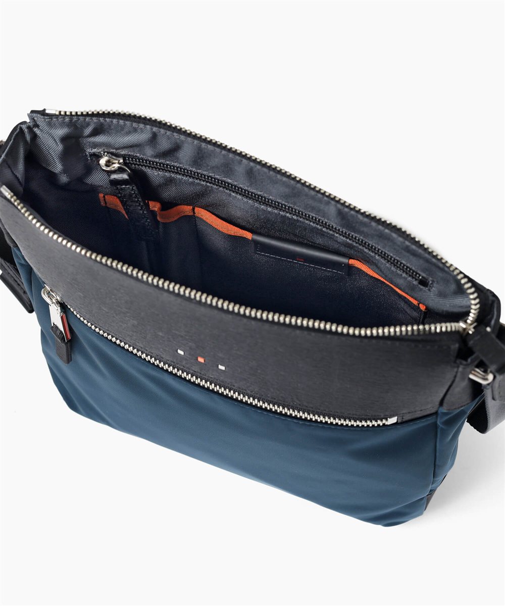 イズイット  アンプル ショルダーバッグ B5