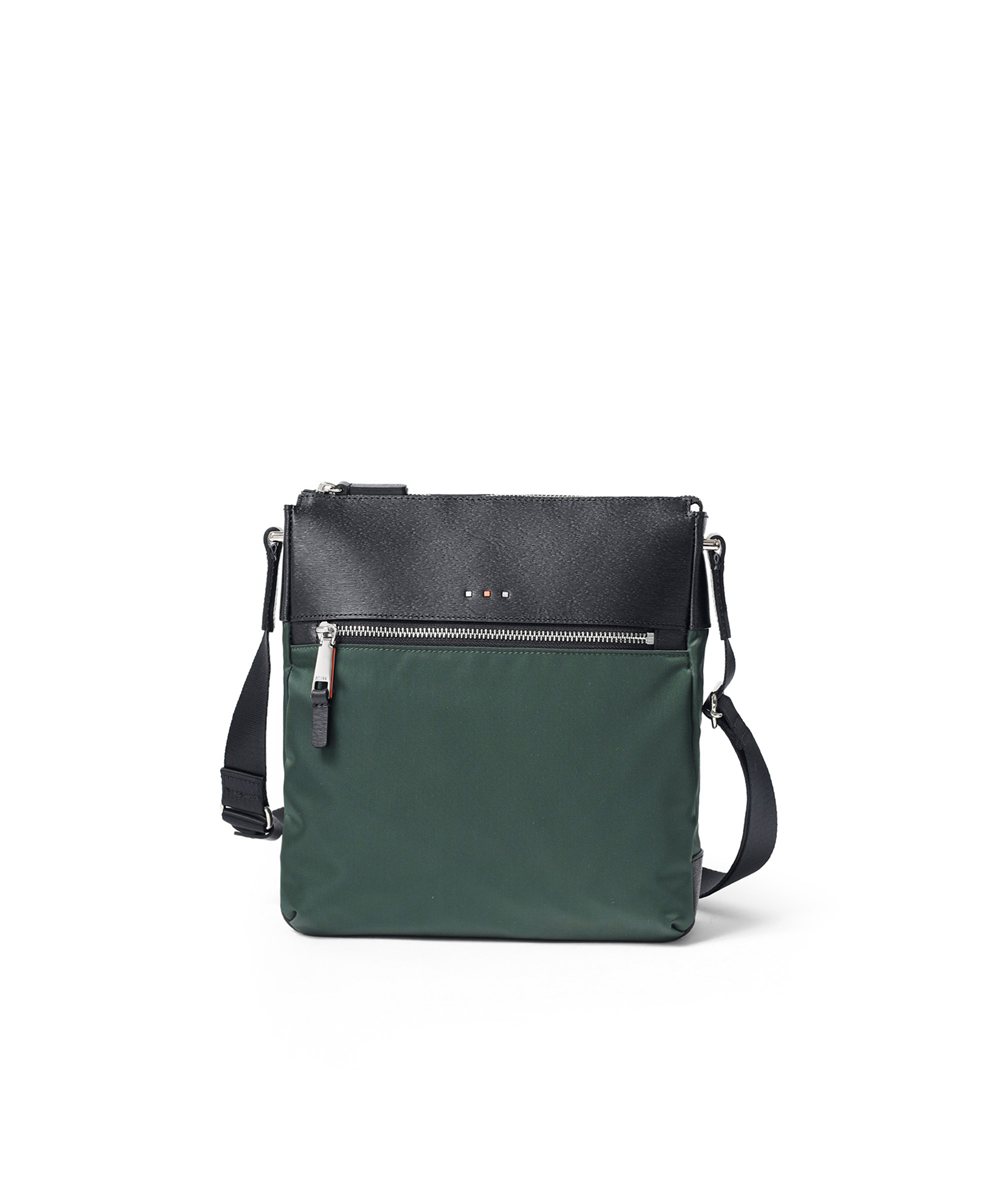 イズイット  アンプル ショルダーバッグ B5