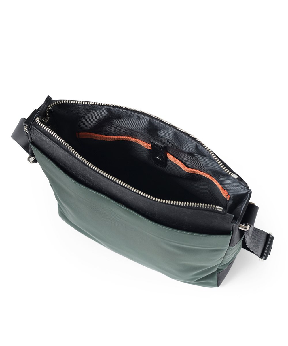 イズイット  アンプル ショルダーバッグ B5