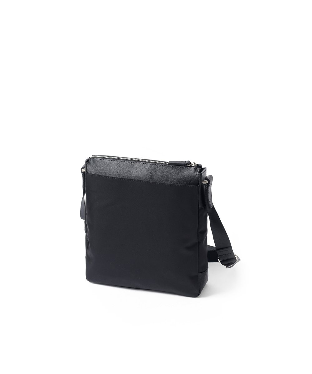 イズイット  アンプル ショルダーバッグ B5