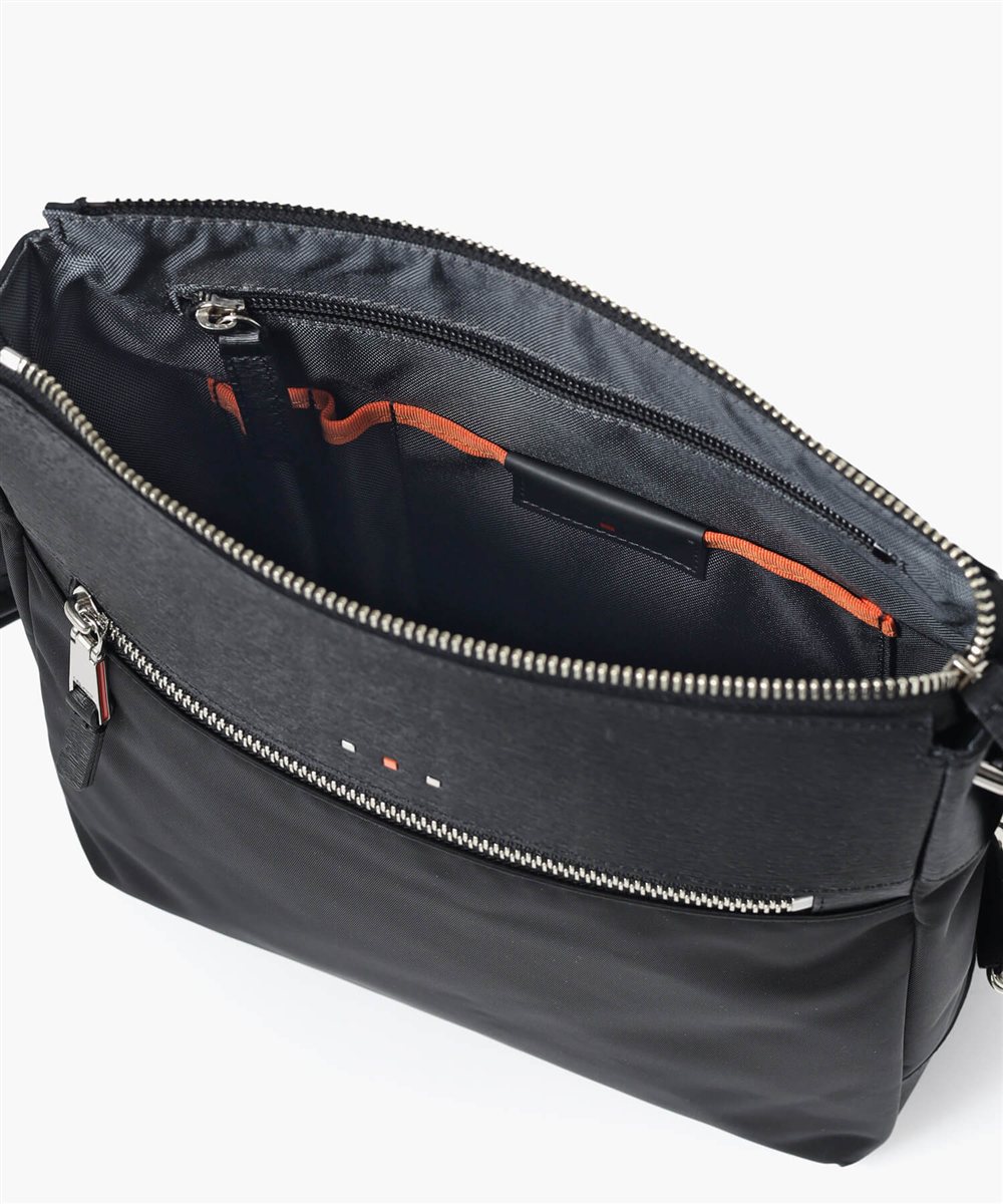 イズイット  アンプル ショルダーバッグ B5