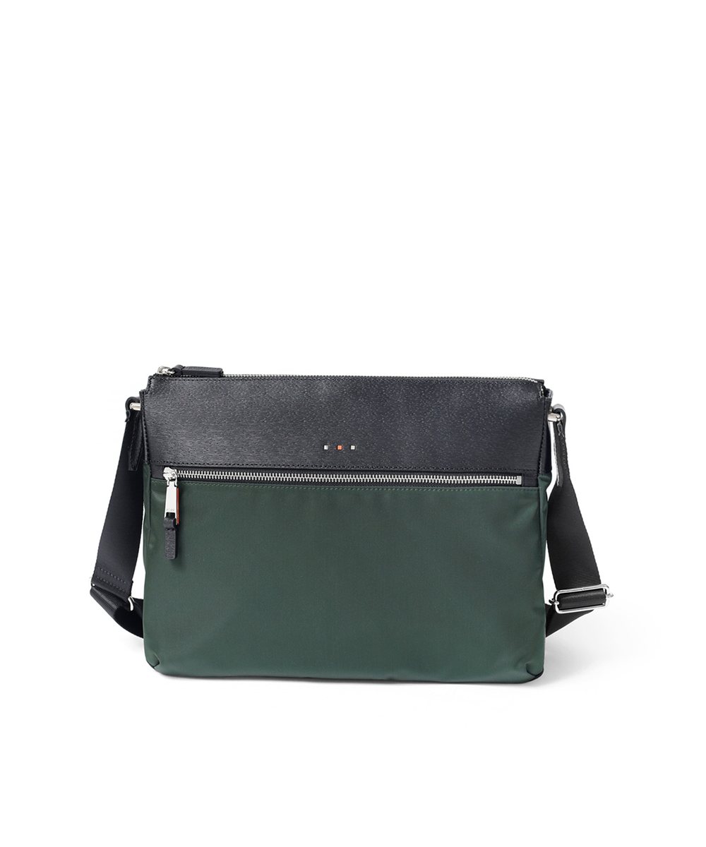 イズイット  アンプル ショルダーバッグ A4