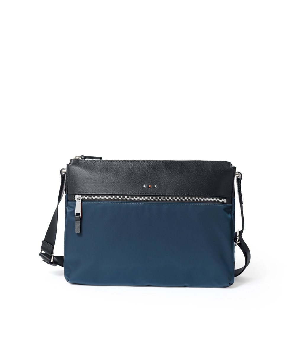 イズイット  アンプル ショルダーバッグ A4