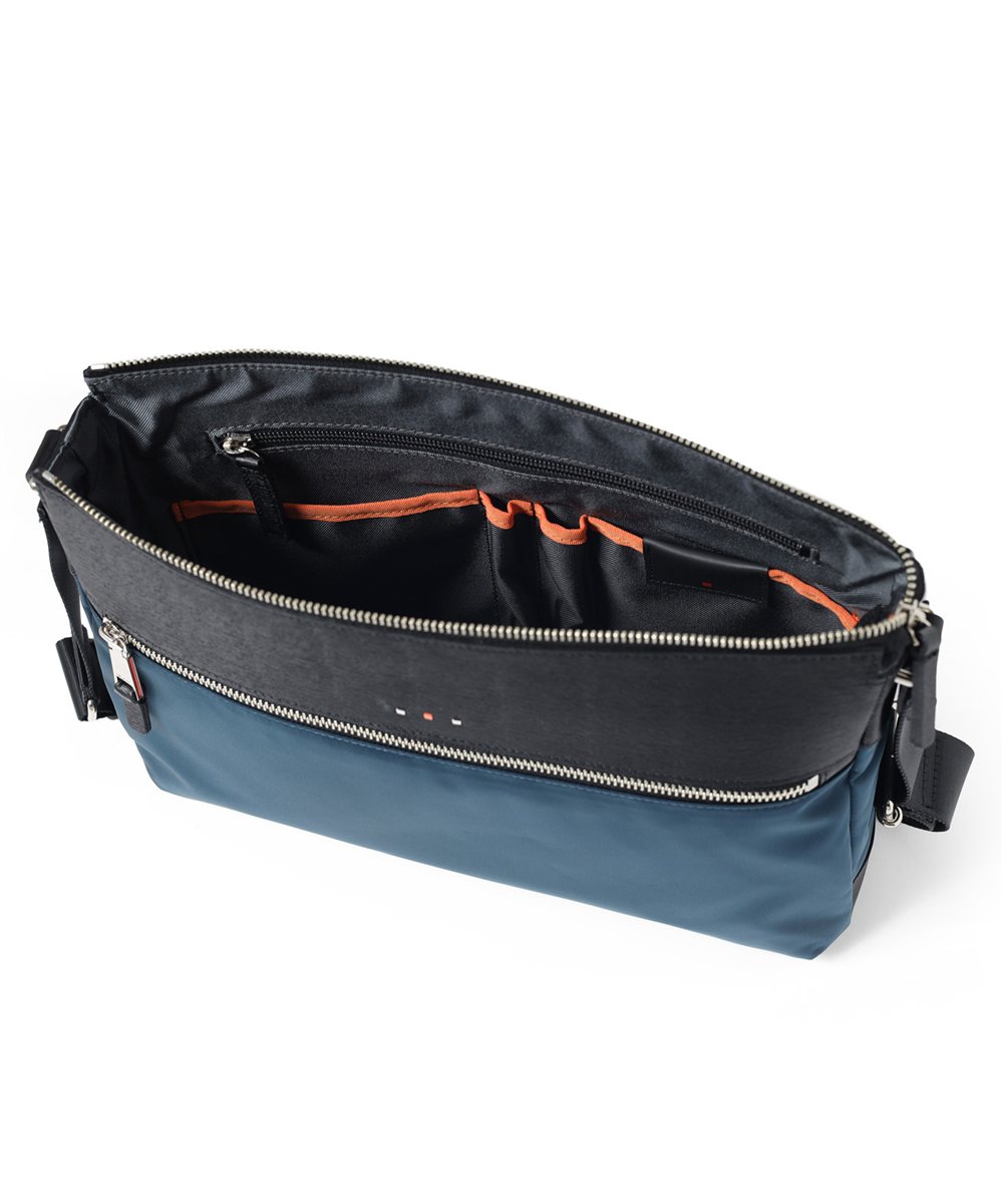 イズイット  アンプル ショルダーバッグ A4