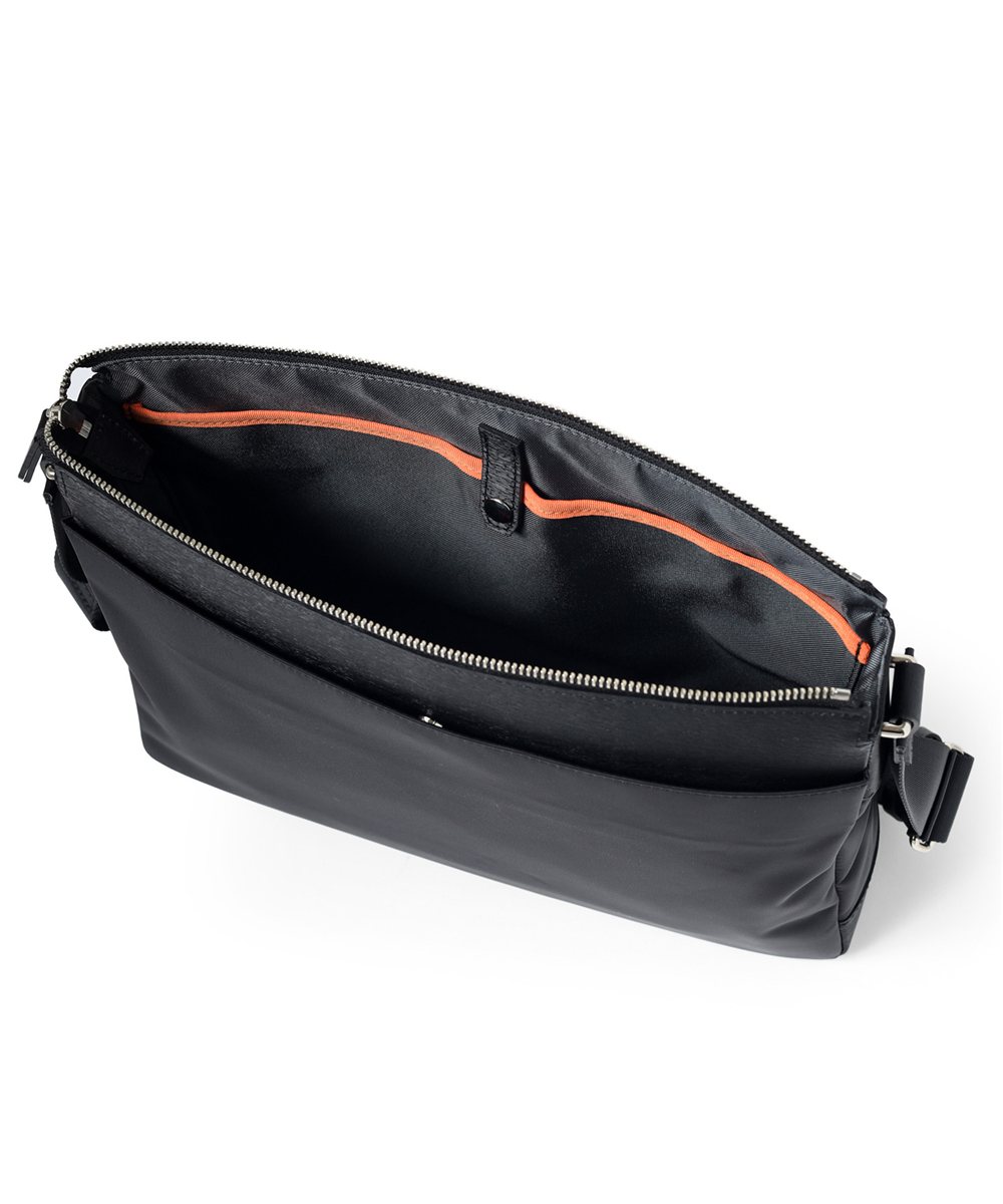 イズイット  アンプル ショルダーバッグ A4