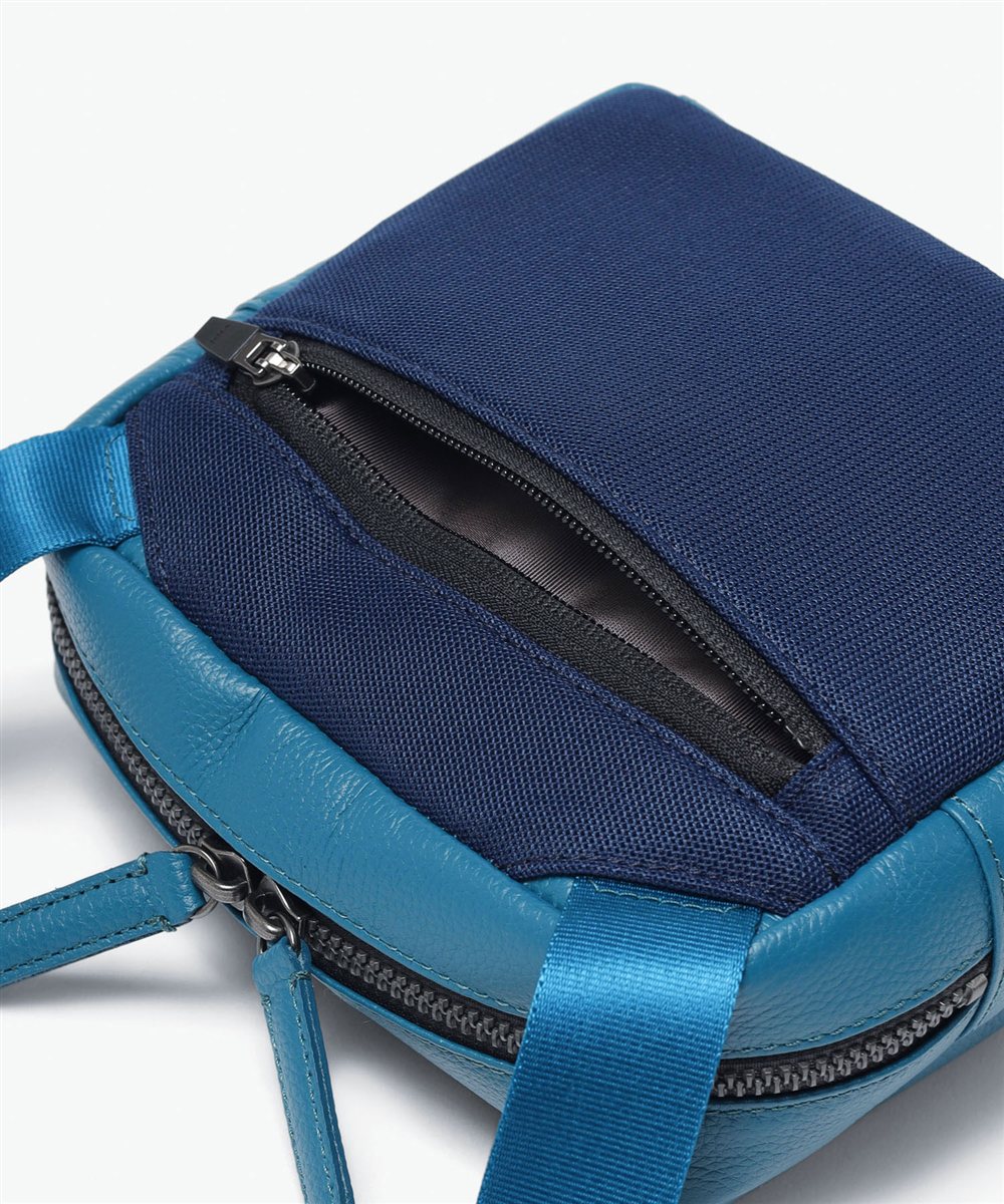 イズイット トラニオン レザーミニショルダーバッグ