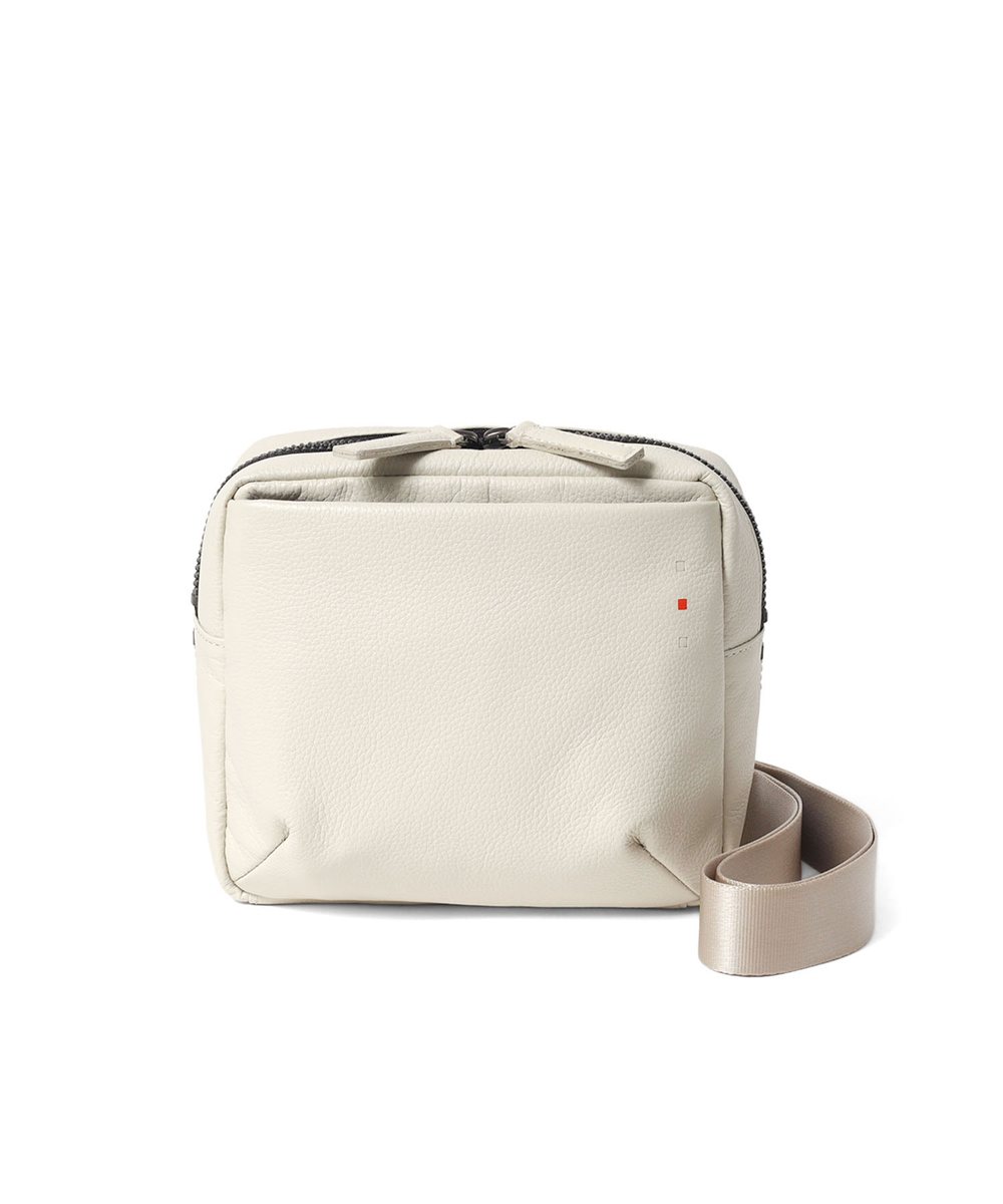 イズイット トラニオン レザーミニショルダーバッグ