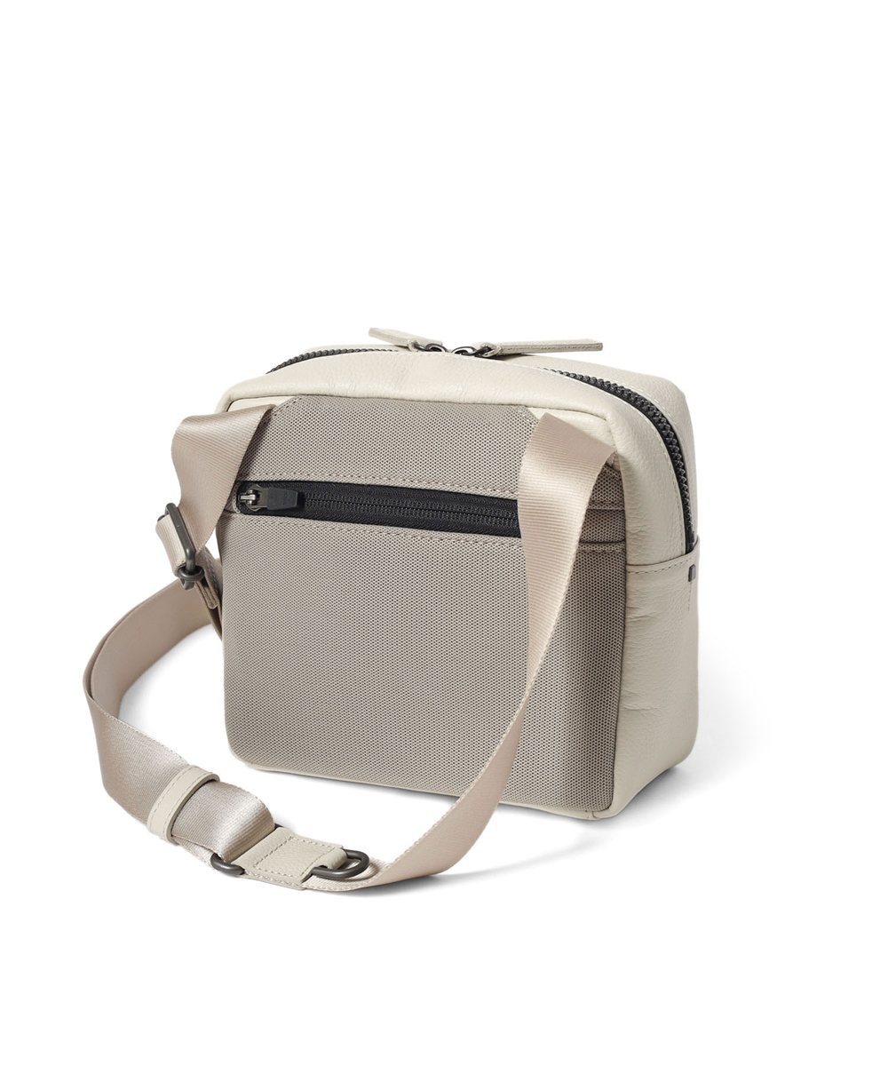 イズイット トラニオン レザーミニショルダーバッグ