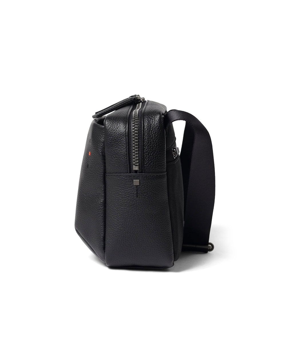 イズイット トラニオン レザーミニショルダーバッグ