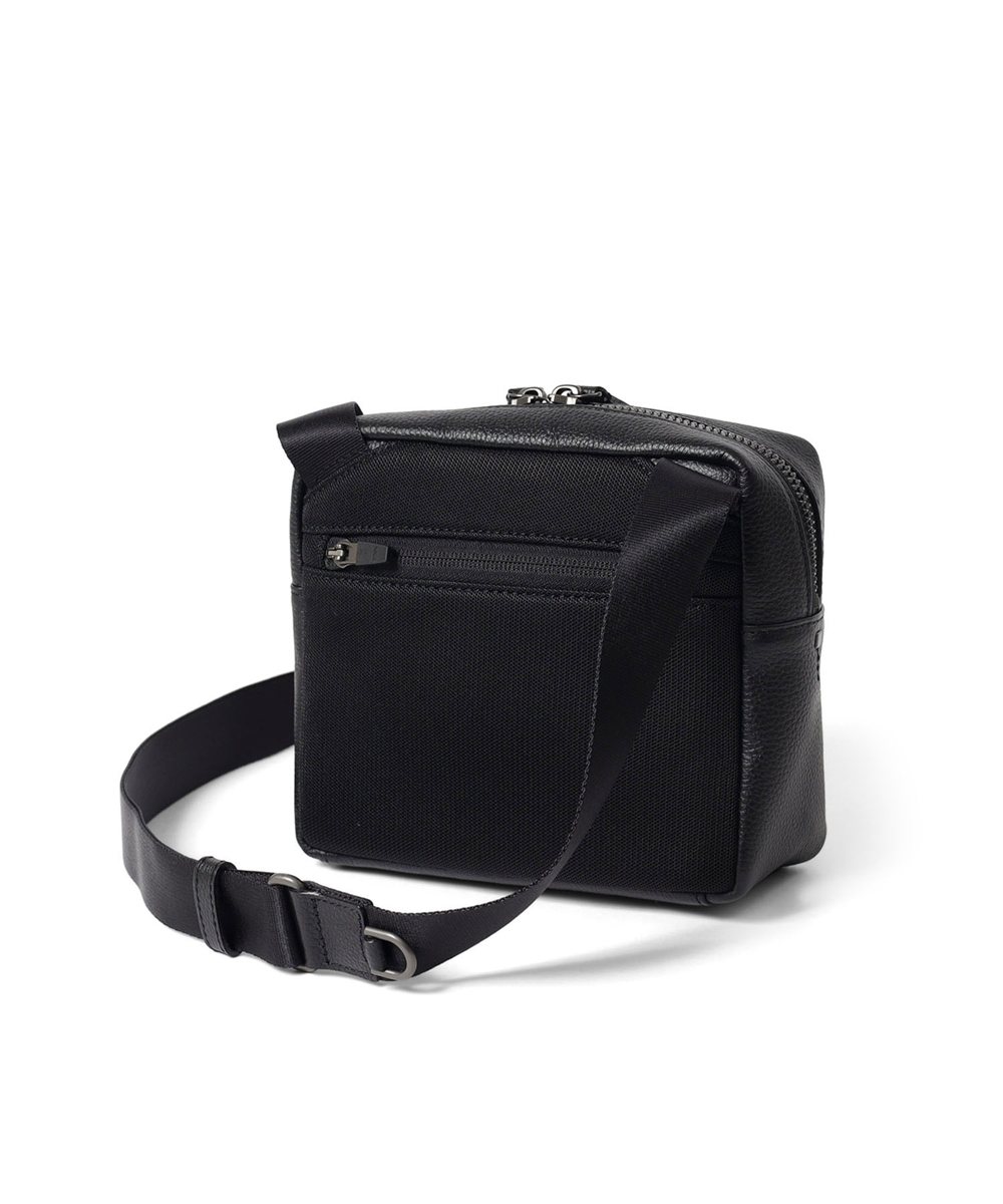 イズイット トラニオン レザーミニショルダーバッグ