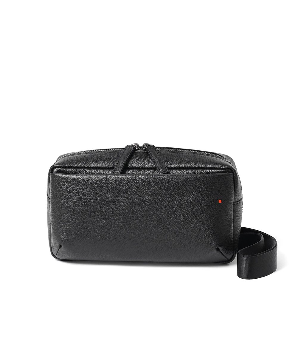 イズイット トラニオン レザーミニショルダーバッグ ヨコ型