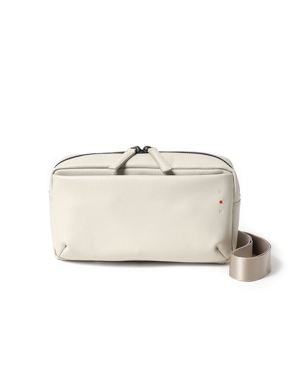 イズイット トラニオン レザーミニショルダーバッグ ヨコ型