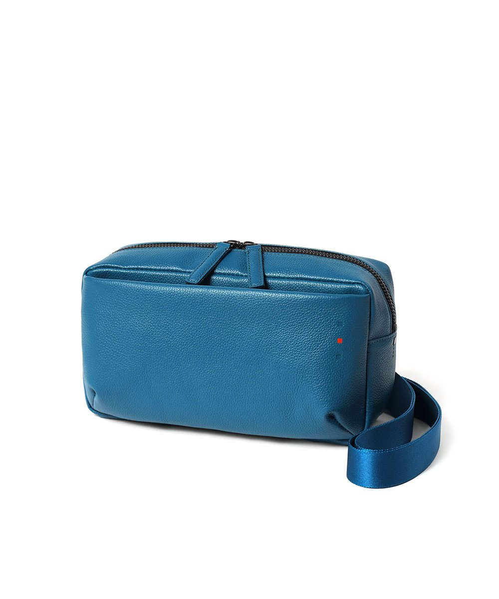 イズイット トラニオン レザーミニショルダーバッグ ヨコ型