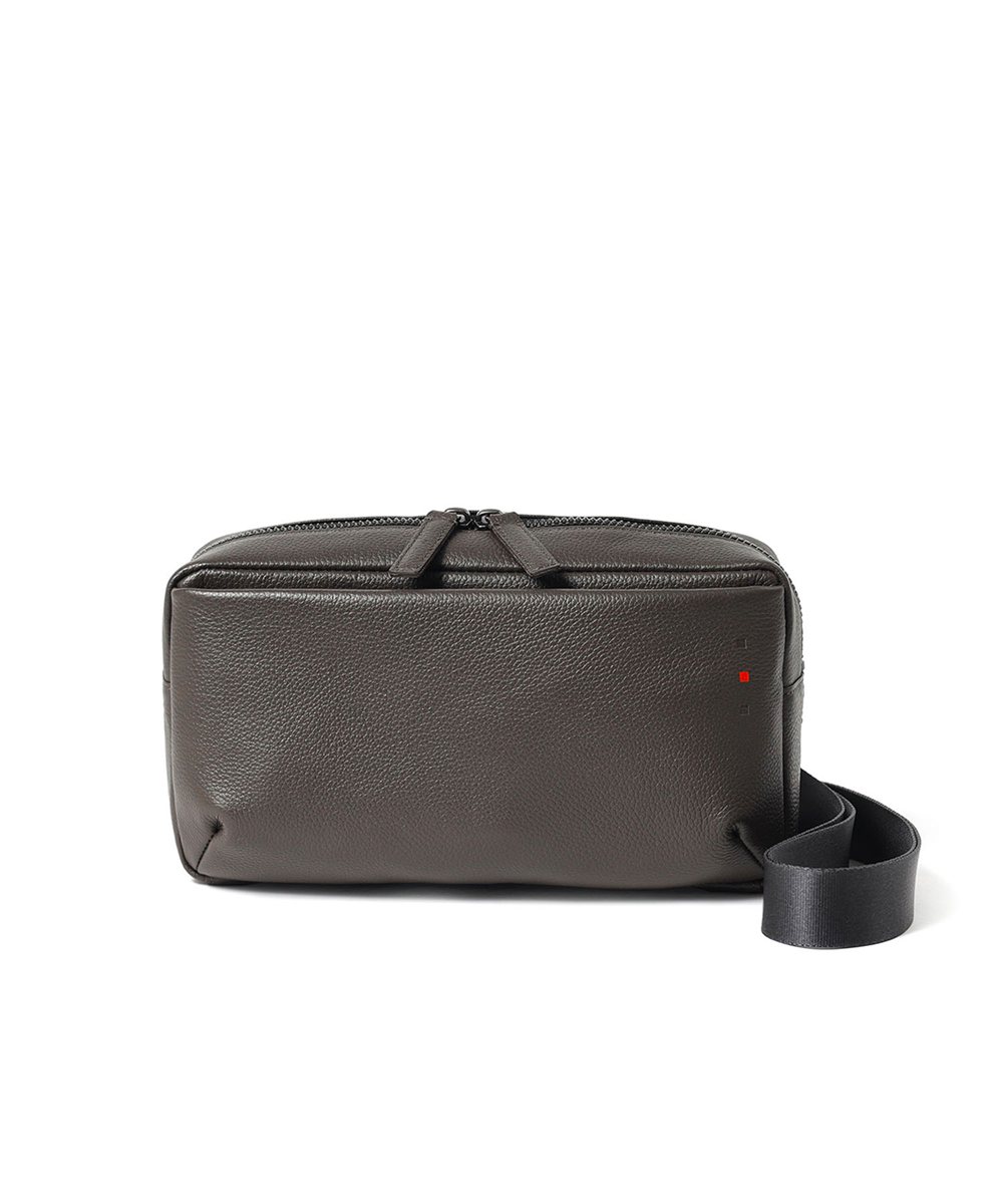 イズイット トラニオン レザーミニショルダーバッグ ヨコ型