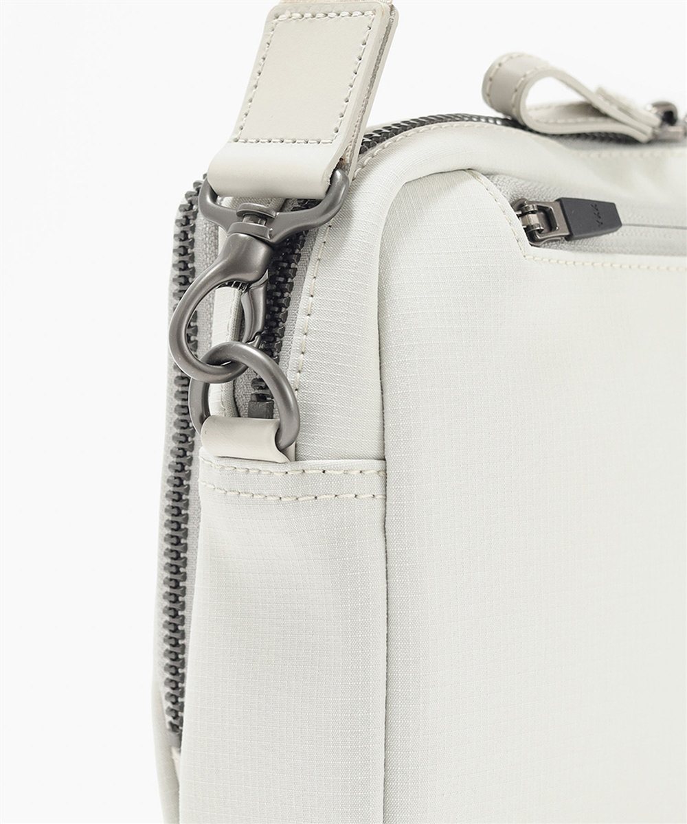 イズイット トリクル ショルダーバッグ A5