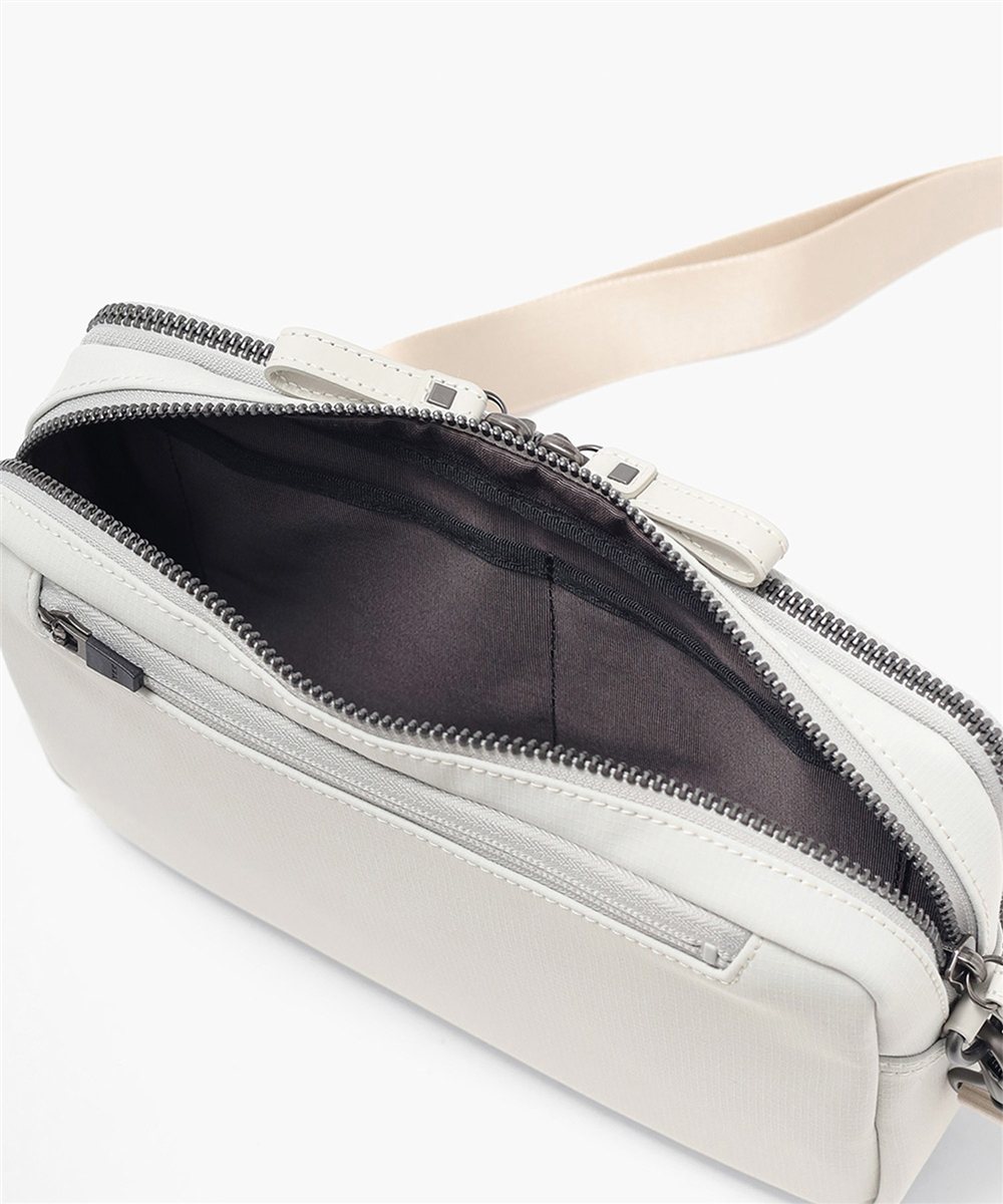 イズイット トリクル ショルダーバッグ A5