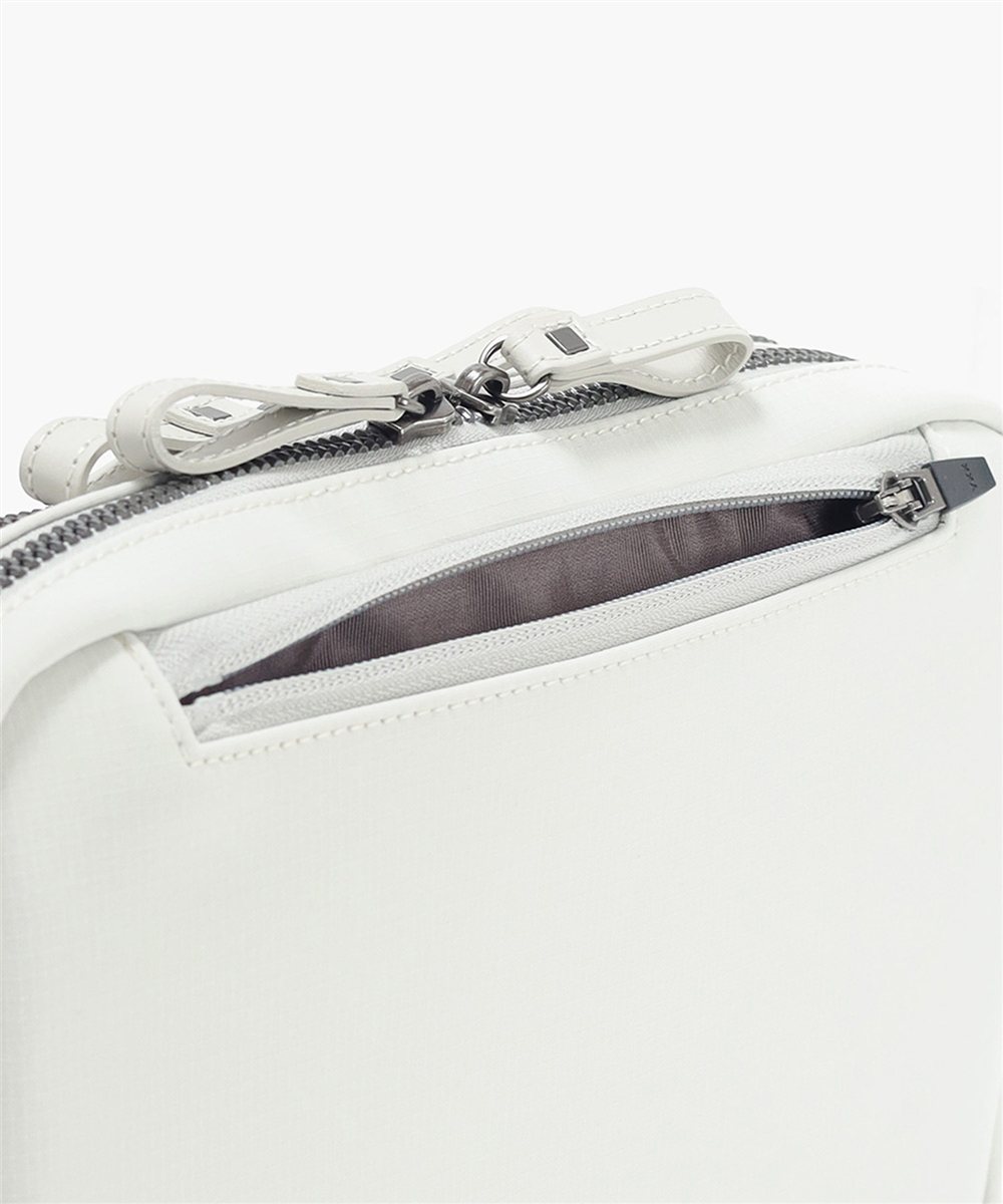 イズイット トリクル ショルダーバッグ A5