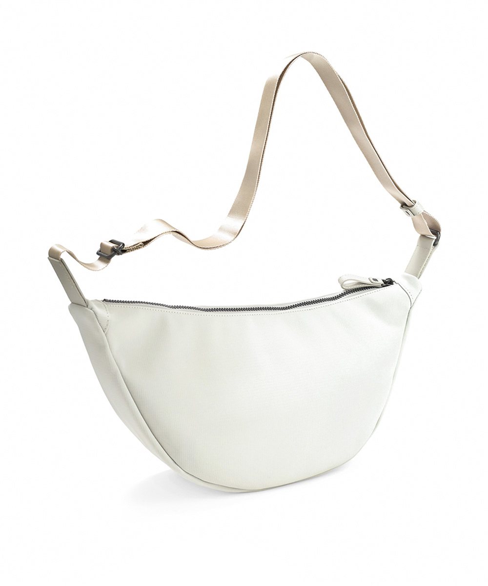 イズイット トリクル ショルダーバッグ B5 半月型