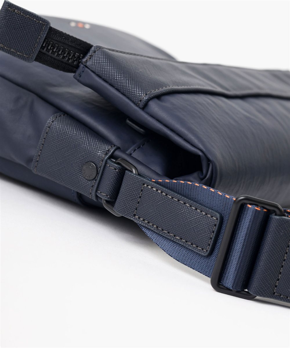 イズイット グリンザ ショルダーバッグ B5