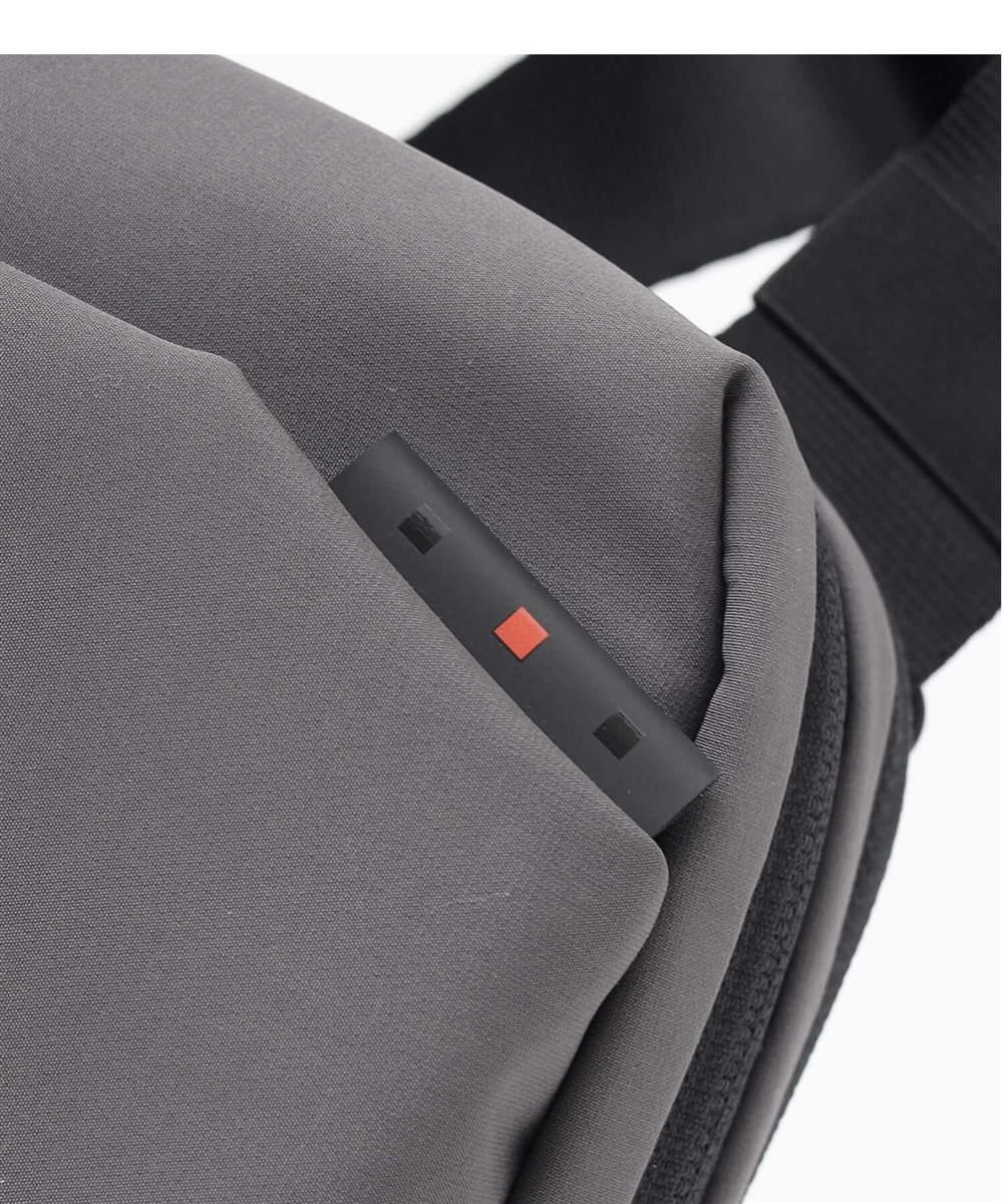 イズイット ループ ショルダーバッグ B5