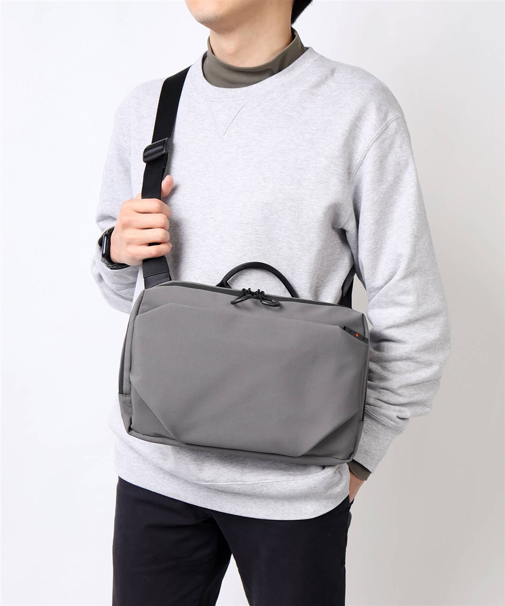 イズイット ループ ショルダーバッグ B5