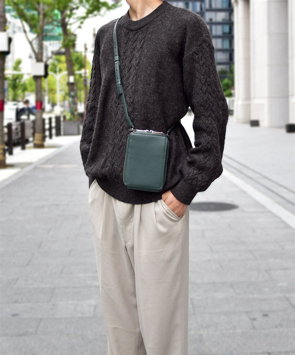 イズイット ノボ レザーミニショルダーバッグ  厚マチ