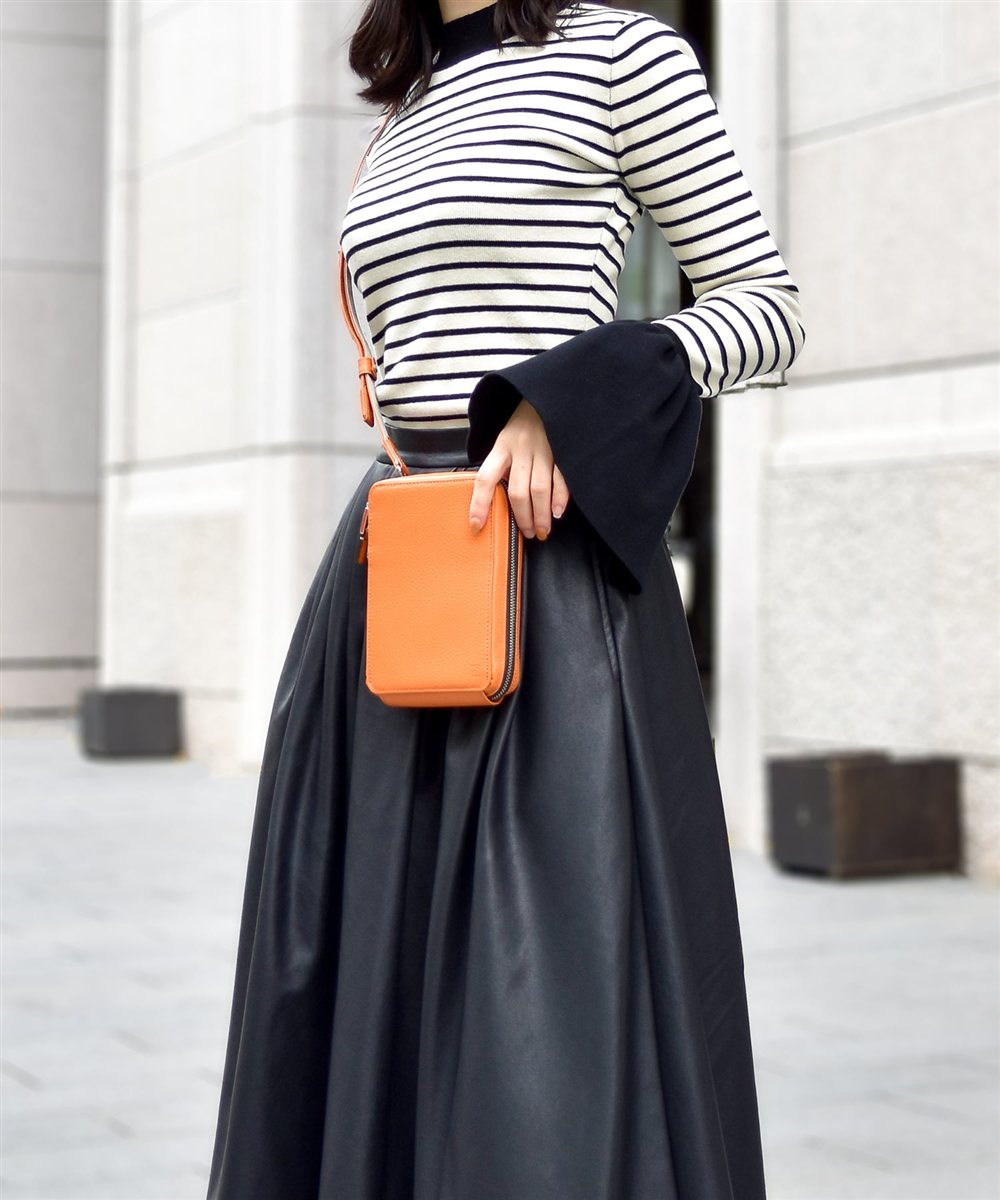 イズイット ノボ レザーミニショルダーバッグ  厚マチ