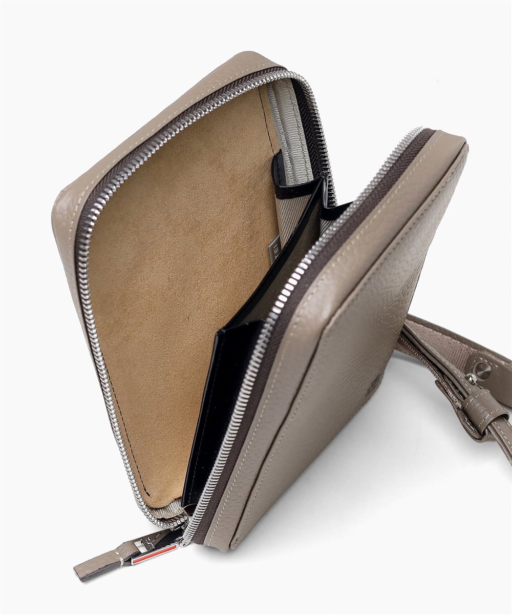 イズイット ノボ レザーミニショルダーバッグ  厚マチ