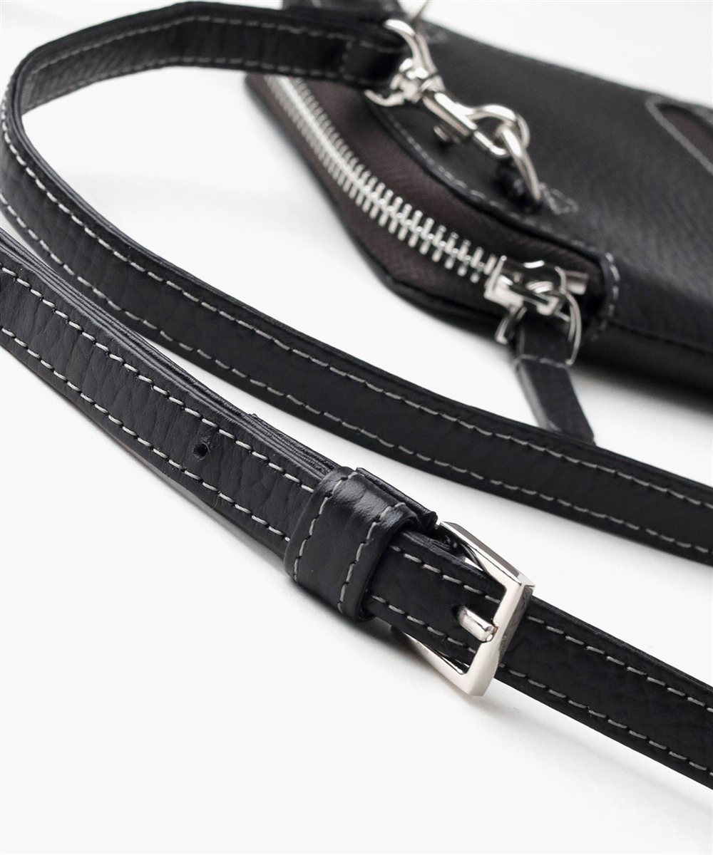 イズイット ボーノ レザースマホショルダーバッグ L字ファスナー