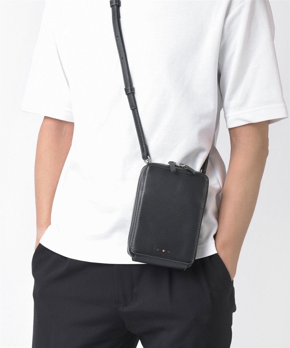 イズイット ボーノ レザースマホショルダーバッグ 厚マチ