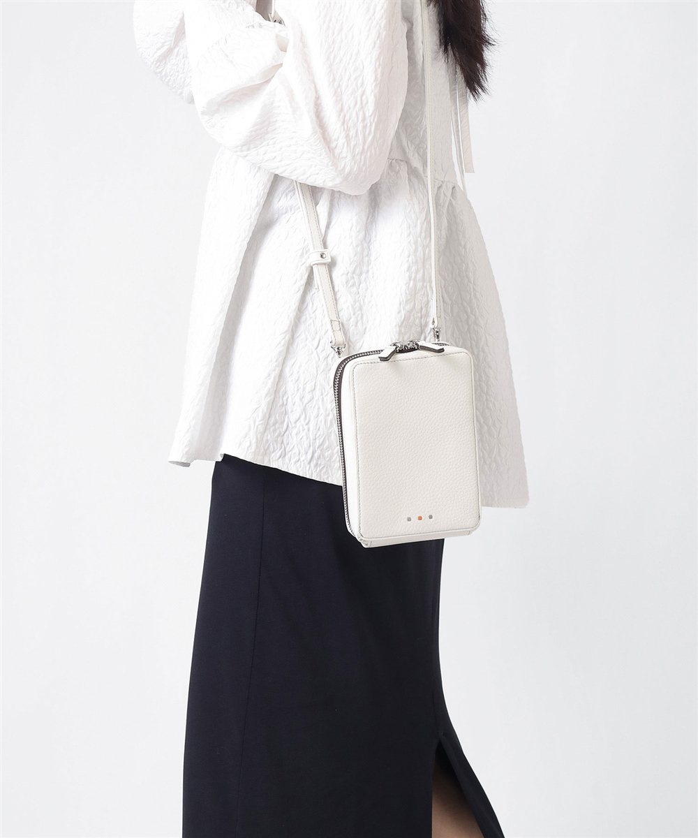 イズイット ボーノ レザースマホショルダーバッグ 厚マチ