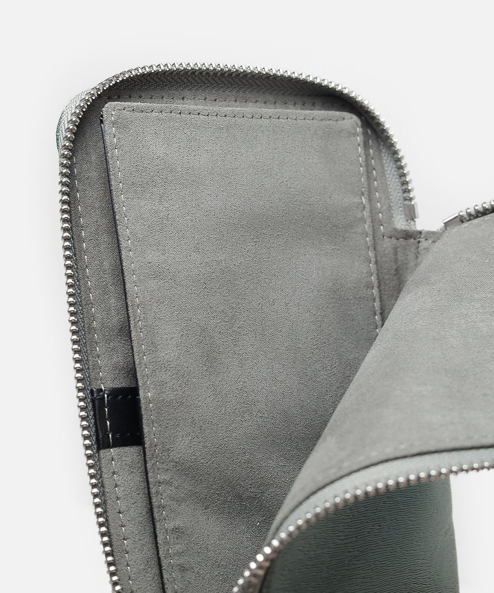 イズイット ノボII スマホショルダーバッグ