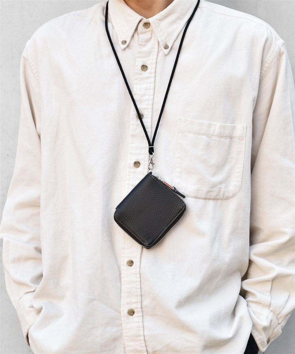 イズイット ノボ コンパクト二つ折り財布 ネックコード付属 カード段2