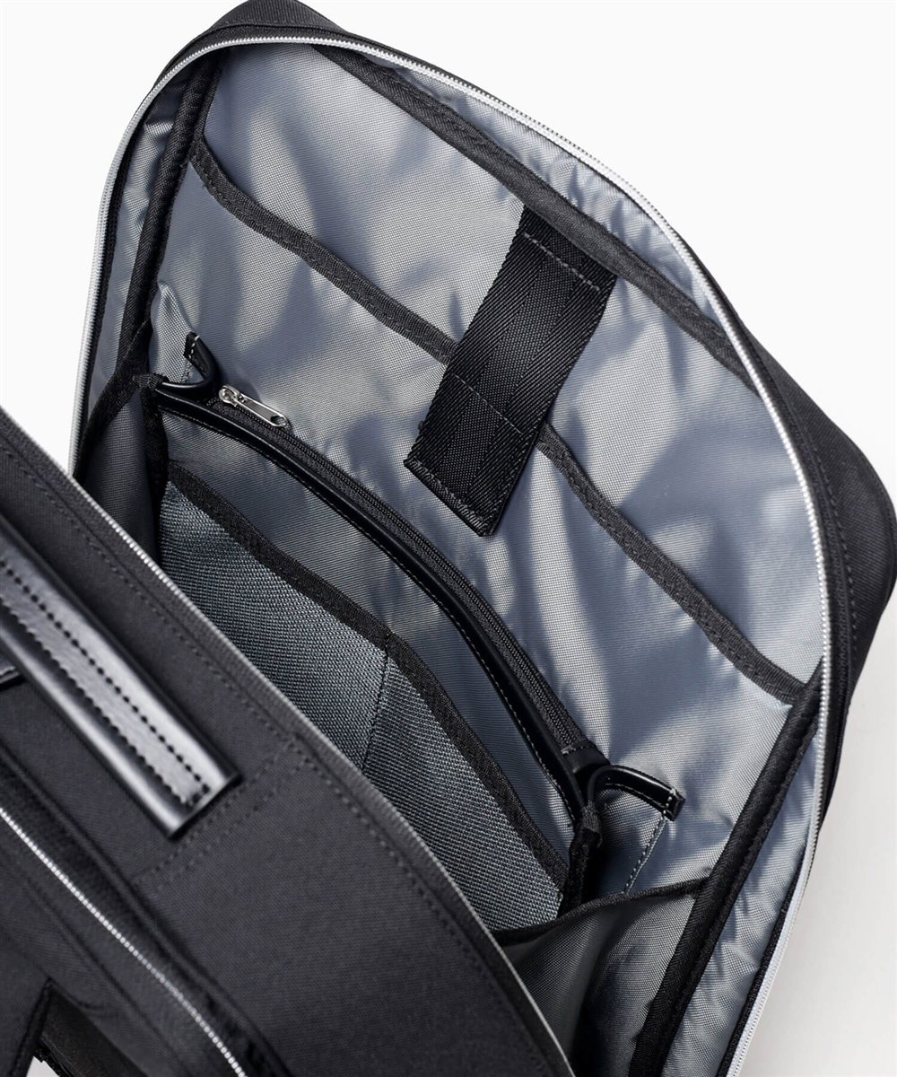 イズイット マイナビ2024 ビジネスリュック B4 セットアップ対応 サコッシュ付属