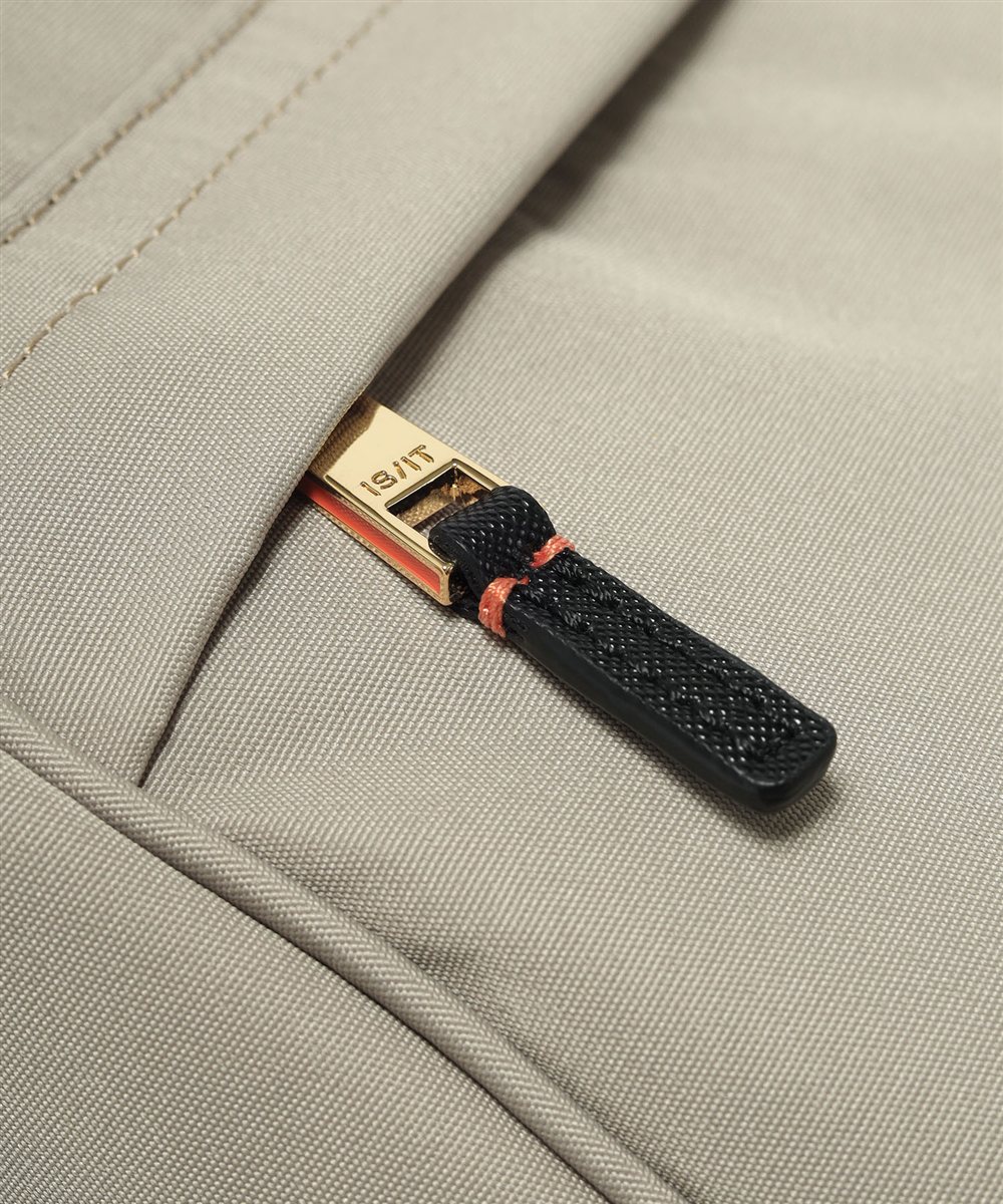 イズイット モデスト リュック A4 13.3インチPC対応