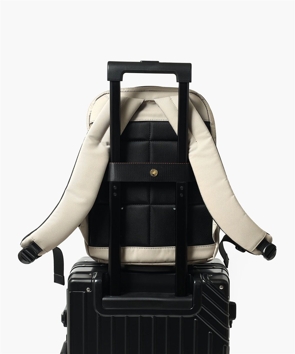 イズイット モデスト リュック A4 13.3インチPC対応