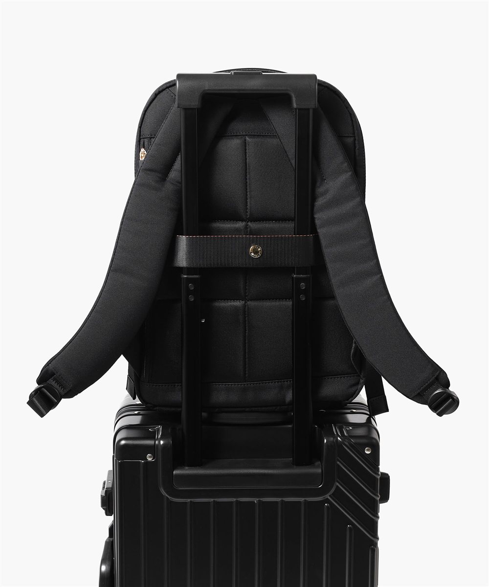 イズイット モデスト リュック A4 15.6インチPC対応