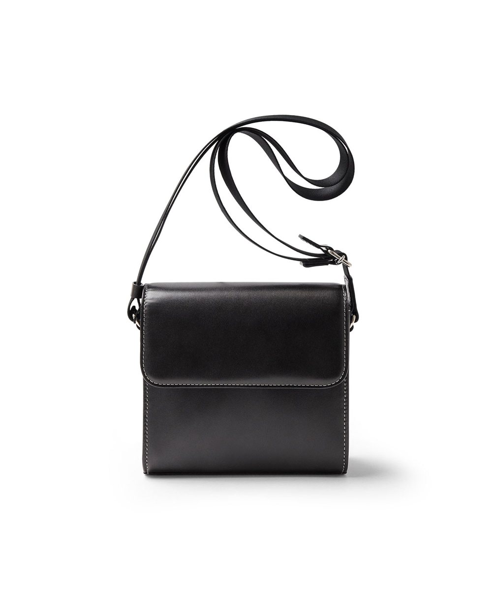 イズイット ユーゲント スクエアレザーショルダーバッグ